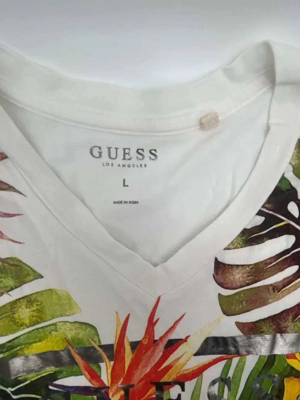 Guess Los Angeles V-Neck Tropical Floral Graphic T-Shirt Men’s fitted L - Picture 3 of 4